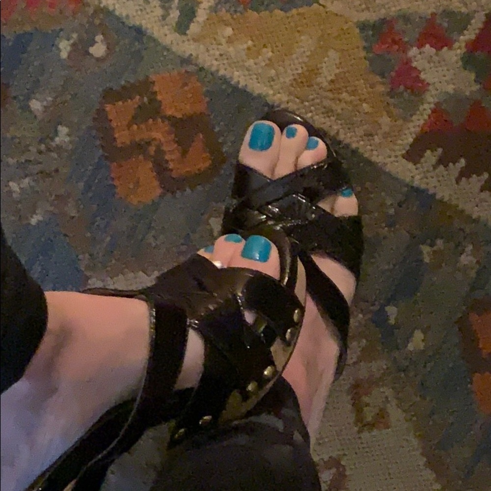 Ladies patent wedges.